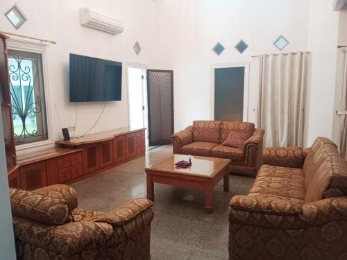 Nice and Spacious 4BR House with Pool at BSD Taman Giri Loka